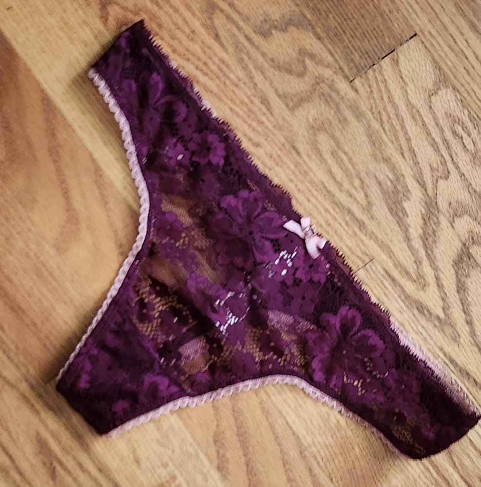 Victoria's Secret Thong/String Size M